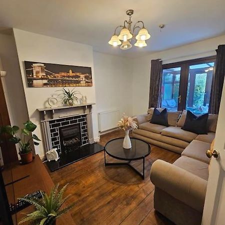 Quiet Family Home Tettenhall Bagian luar foto