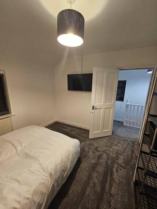 Quiet Family Home Tettenhall Bagian luar foto