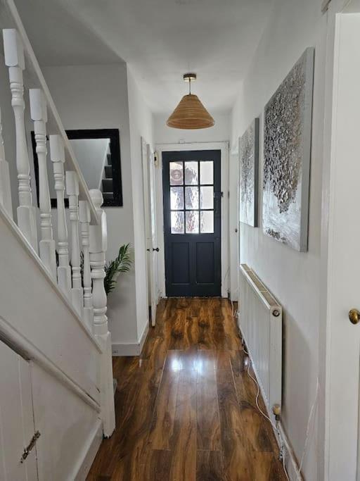 Quiet Family Home Tettenhall Bagian luar foto