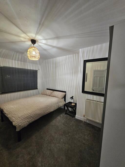 Quiet Family Home Tettenhall Bagian luar foto